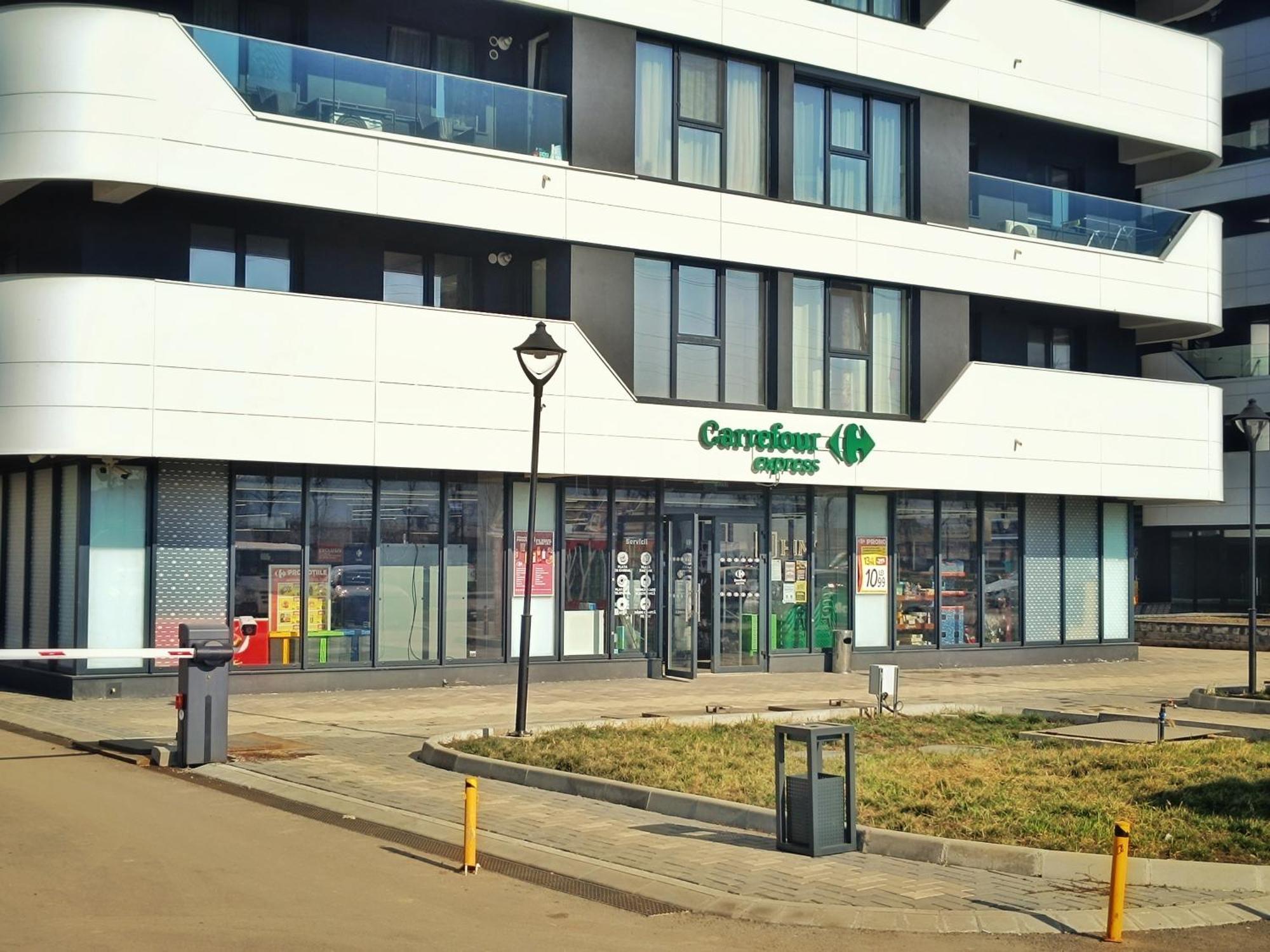 Super Apartments Near Airport With Shop & Free Parking Яш Екстериор снимка