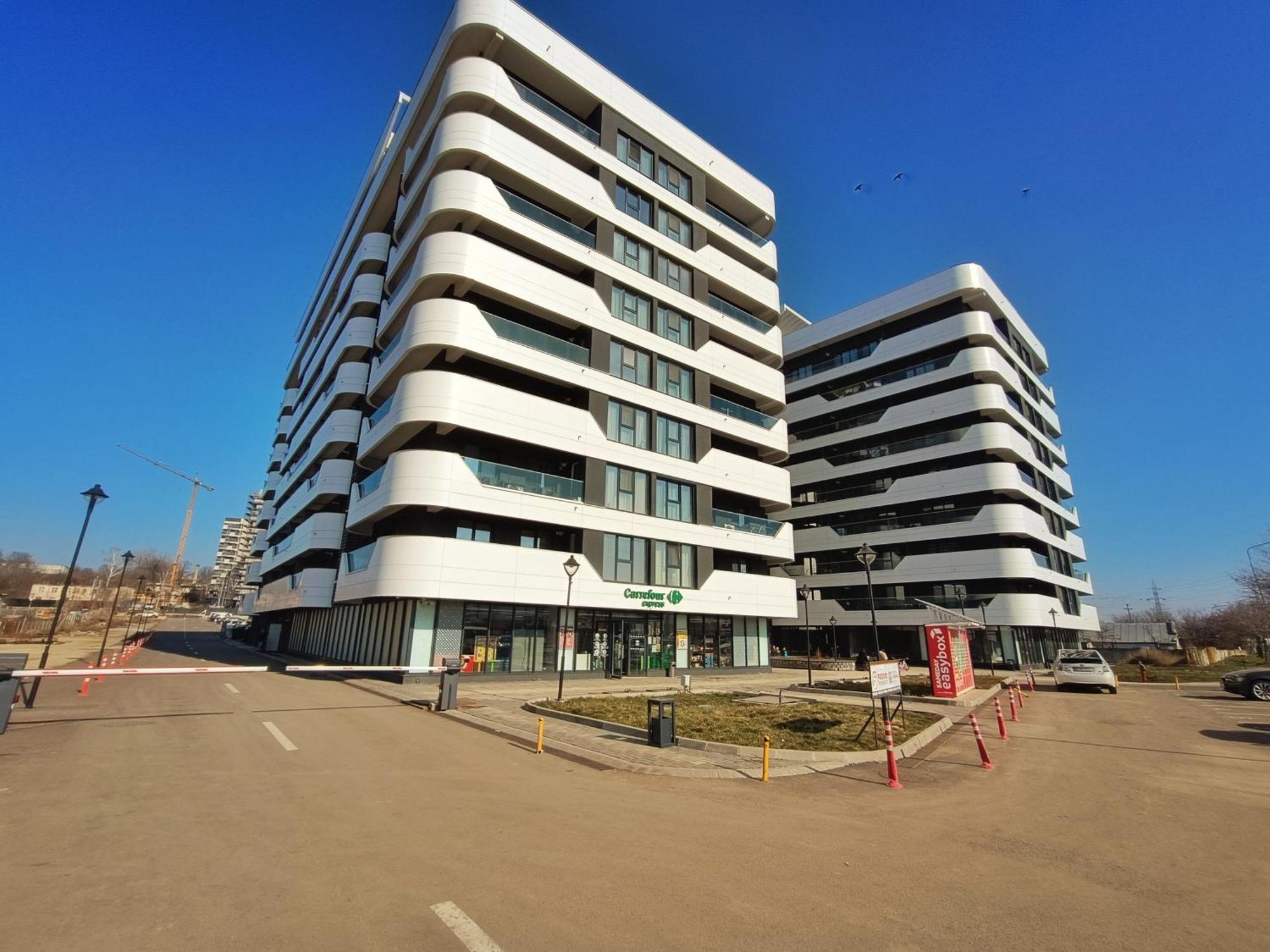 Super Apartments Near Airport With Shop & Free Parking Яш Екстериор снимка