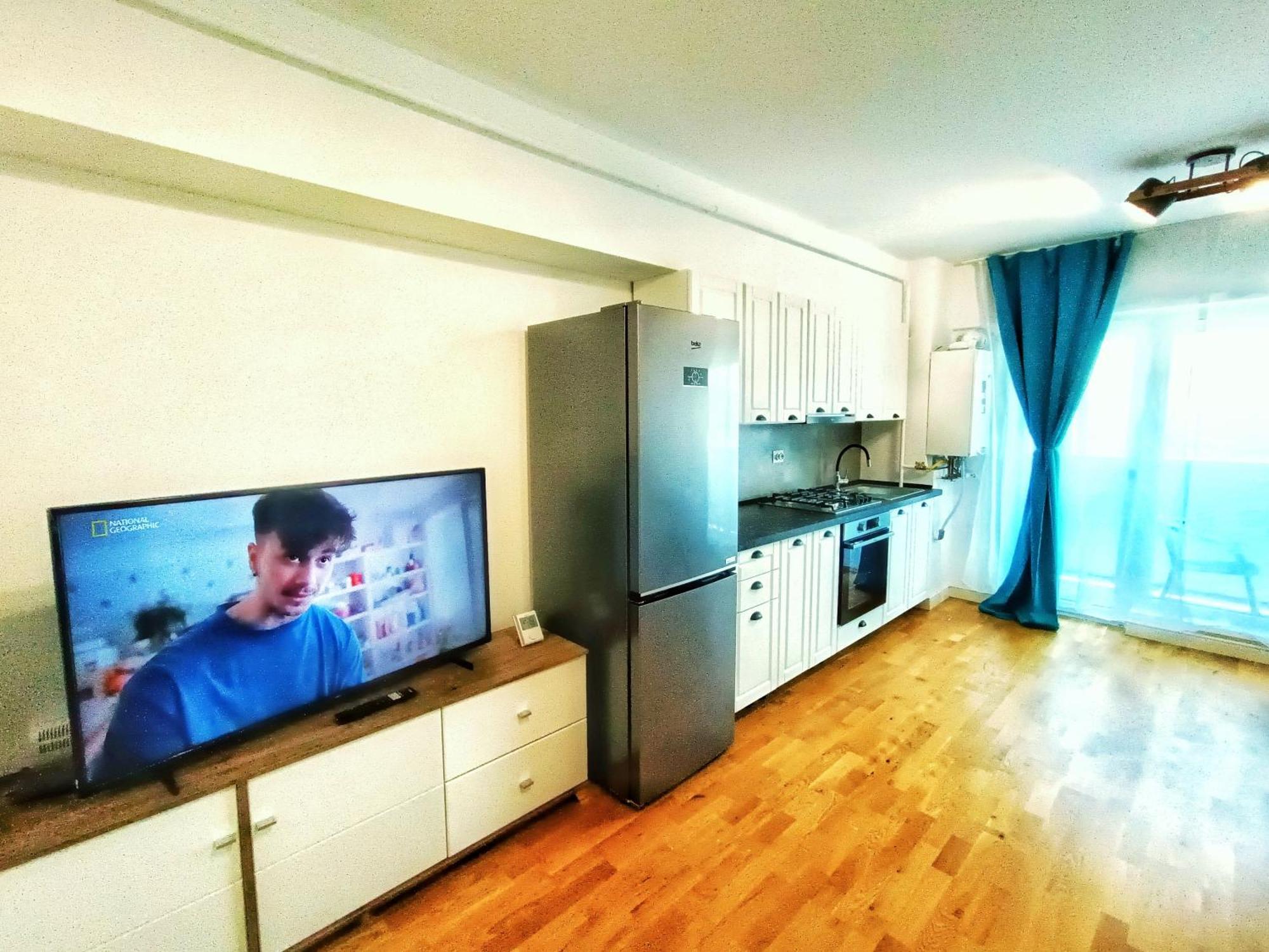 Super Apartments Near Airport With Shop & Free Parking Яш Екстериор снимка